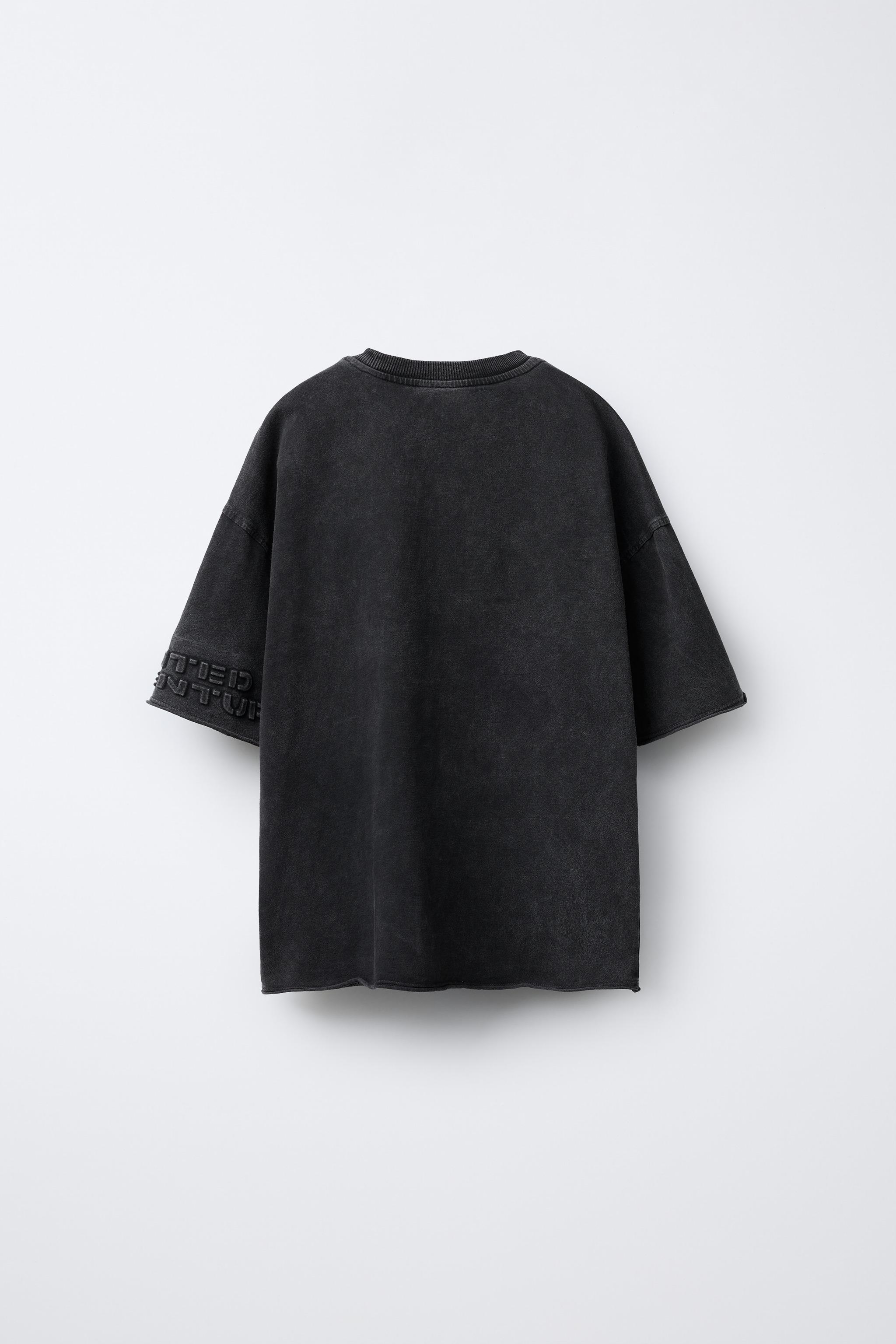 EMBOSSED TEXT T-SHIRT